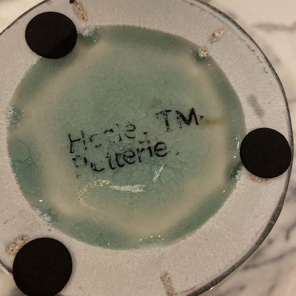 Beautiful High Glazed Pottery Vase in Neutral Tones of Browns and Greens. - Picture 4 of 10